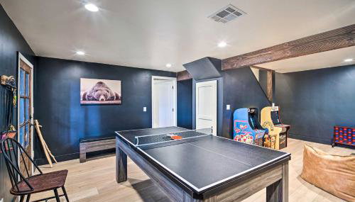 Pet-Friendly Retreat with Game Room and Fire Pit! - Foto 2