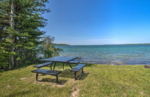Day Trips to Boyne Mtn! Cabin Near Lake Charlevoix - Photo 4