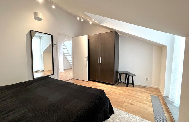 Elegant Apartment in the Heart of the City - Photo 4