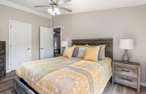 New! 2 Homes-Firepit, Hot Tub, Huge Yard and Dock - Foto 27