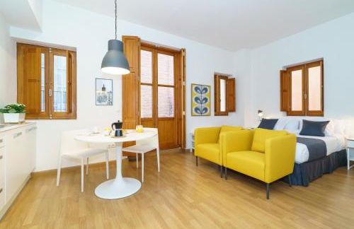 Valencia Home - Photo 32