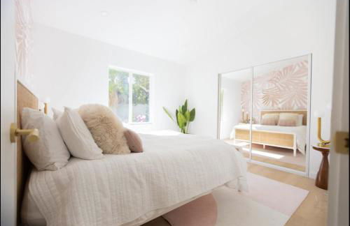 The Pink Paloma - A Barbie Inspired Villa in Palm Springs - Photo 38