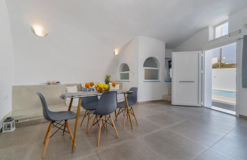 Fira-Cave-Sleeps 13-Parking-Pool-Pet Friendly - Photo 16