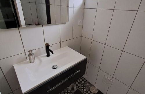 Agréable T2 Classé 3 étoiles, refait à neuf, dans quartier calme - Photo 10