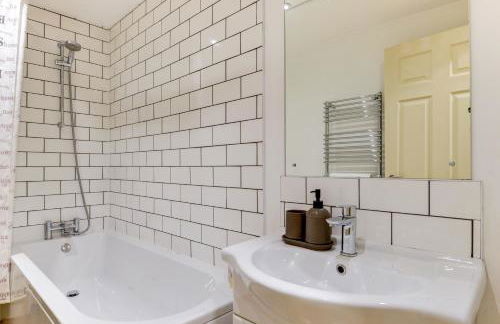 Redhill town centre apartment by Livingo - Foto 17