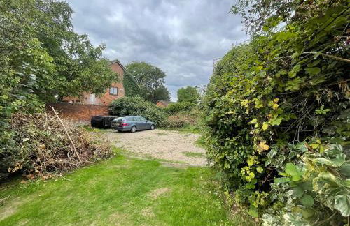 Perfect Family & Friends Home, Free Parking Security Onsite - Photo 23