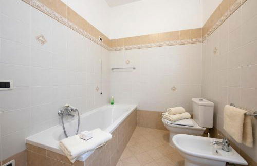 Angela -Terrace & beautiful View lake - Happy Rentals - Foto 6