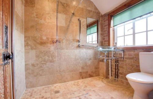 4 BR 2 Bathroom House Parking Garden St Neots Town Centre - Foto 14