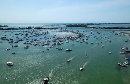 House With A BoatYour Private Waterfront Resort - Foto 13