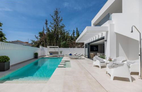 VACATION MARBELLA I Villa Marbesa White Pearl, Two Private Pools, 3min walk to the Beach, Fastest WiFi, Built in 2024 - Photo 39