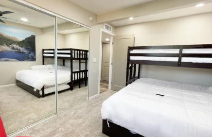 Private Home - Heated Pool, Billiards, Darts, Foosball, Fireplace, 5 Smart TVs, BBQ, Cotton Bedding - The Saguaro Sanctuary, Pool Heat Optional - Foto 39