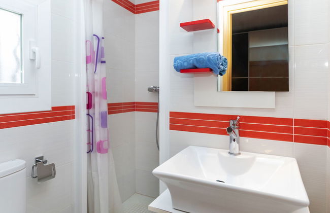 3 bedroom Apartment in Tossa de Mar with garden and terrace - Photo 11