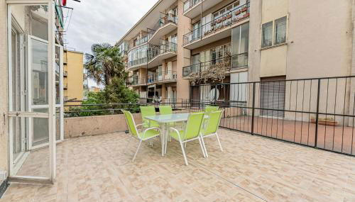 10 minuti a piedi dal mare, grande terrazza con ombrellone - Foto 3