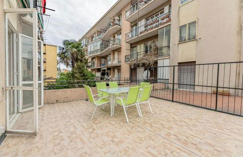 10 minuti a piedi dal mare, grande terrazza con ombrellone - Foto 3