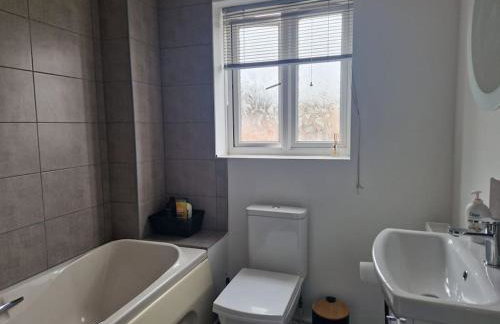 Charming 3Bed House in Strood - Foto 36