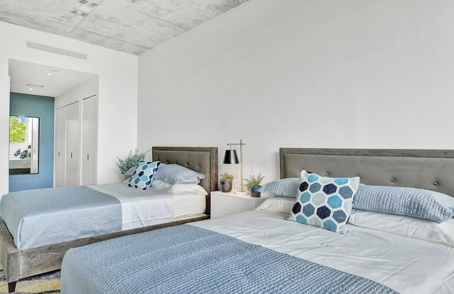 Design District Suites - Photo 12