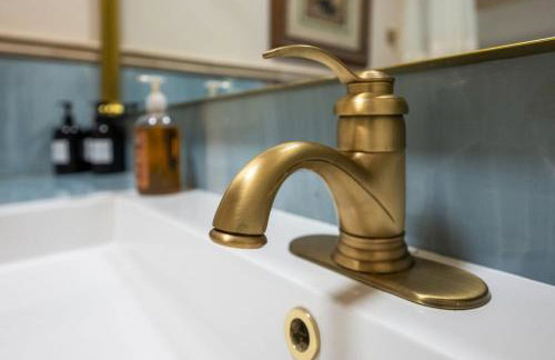 Romantic Colonial Hideaway in Historic Downtown - Pet Friendly - Foto 38