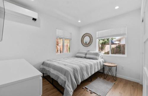 Modern Cottage, Hot Tub, Bistro Patio, Putting Green, Walk to All! - Foto 57