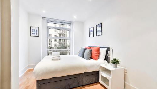 Bright Riverside 2 Bed Haven with Balcony - Modern Comfort in Battersea - Foto 2