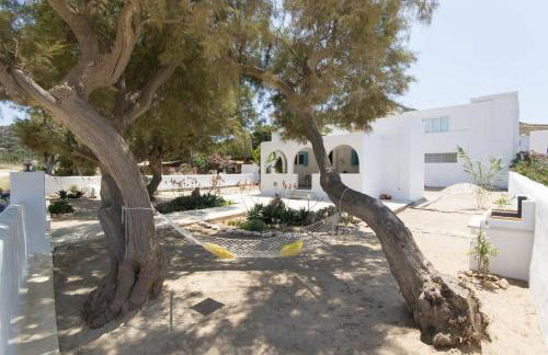 Wave Lullaby, Peaceful Beachfront Retreat in Paros - Photo 17
