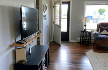 Charming Downtown Cottage with Porch & Backyard Retreat near Beaverhead River in Dillon, Montana - Foto 14