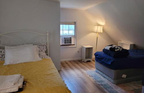 East Granby with AC and WiFi 3 minute to Bradley - Foto 17