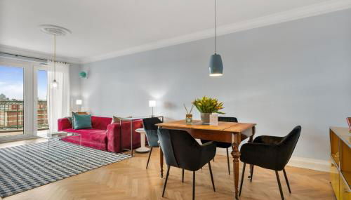 CLS Zentrale City-Wohnung in Hamburg mit E-Laden und Tiefgarage, Klimaanlage, gratis WLAN, Smart TV, großer Balkon, Nespresso Maschine inklusive Kapseln, Blick über Hamburg, Parkplatz, Cafe im Haus, Bushaltestelle direkt gegenüber, Flex Check In - Foto 2