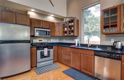 Hanging Glacier Chalet - Photo 3