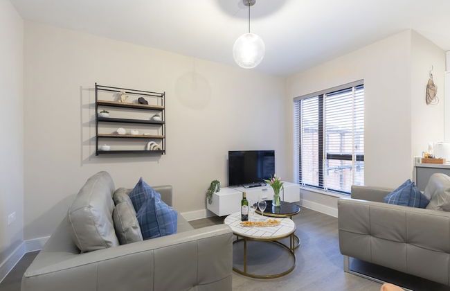 Elliot Oliver - Chic 2 Bedroom Town Centre Apartment - Photo 9