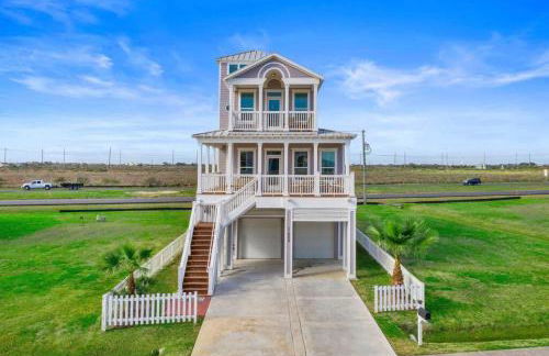 Picturesque beach house with plenty of room and amazing decks, close to beach - Foto 53