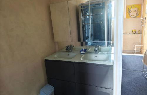 independent apartment in house with 3 bedrooms - Foto 15