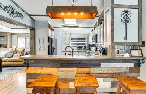 Games, Fire Pit, Hot Tub Pocono Lake Family Home! - Foto 9