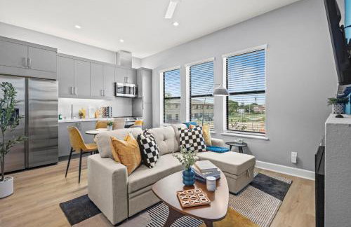 New suite with full Kitchen and Livingroom Dallas - Photo 11