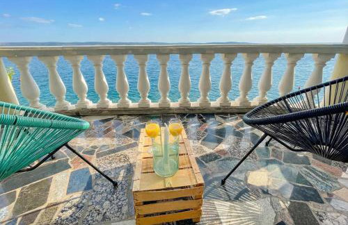 Holiday Home Seafront Escape - Happy Rentals - Photo 54