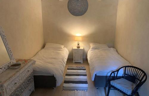 Beautiful restored farmhouse with private pool and gardens - Foto 43