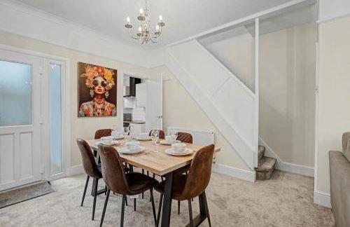 Countess House, Northampton - Stylish Modern 2-Bedroom House with Garden - Free Parking - Foto 35