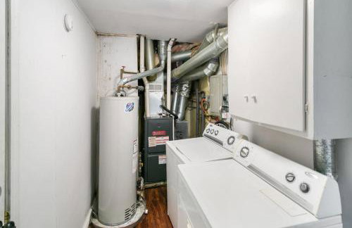 Home with Garage in DT Libertyville Near Naval Base - Foto 16