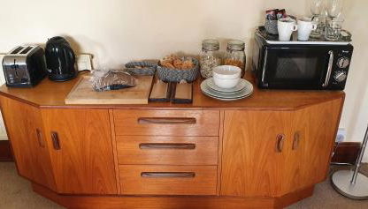 Large Mach Apartment at Pen Y Coed Hall - Foto 5, minibar