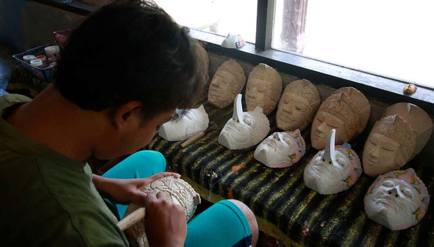 Intagliando le maschere