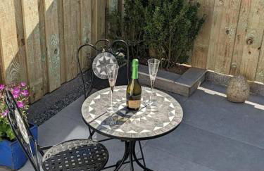 Modern cosy apartment walking distance to many cove beaches and coast path walks as well as the famous Helford river - Foto 39