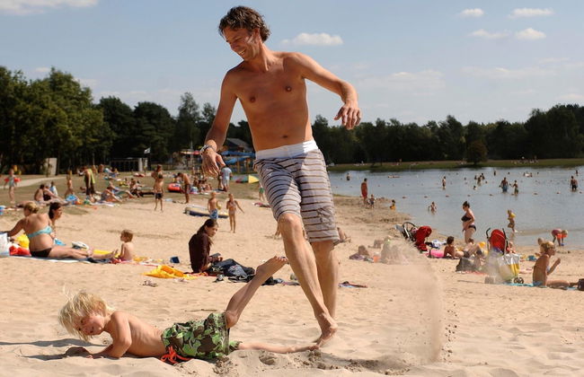 Modern Lodge With Dishwasher, Near Helmond - Photo 33