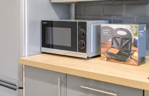 Stylish Two-bed House Birmingham with Parking - Foto 13