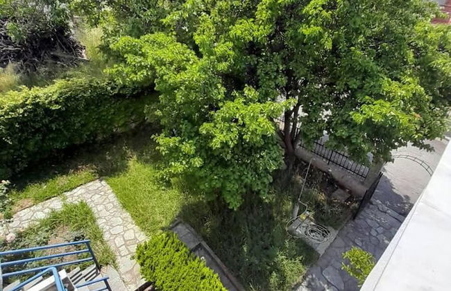 Impeccable 2-bed House in - Photo 32