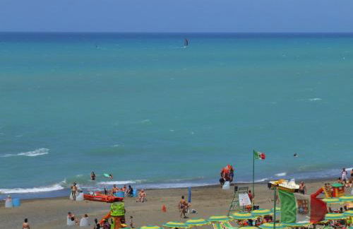 Huge Holiday Home in Marina di Castagneto Carducci near Sea - Foto 59