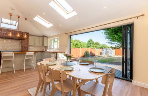 Pass the Keys Stunning Spacious Chessington Gem with Parking - Photo 1