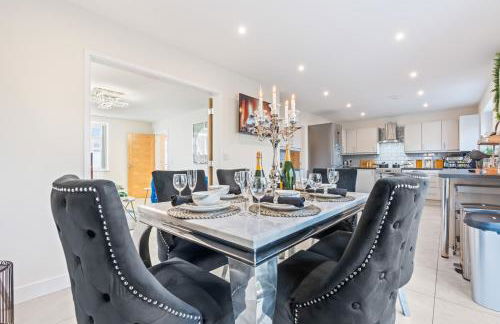 Stylish Home Hot Tub EV Parking - Foto 10