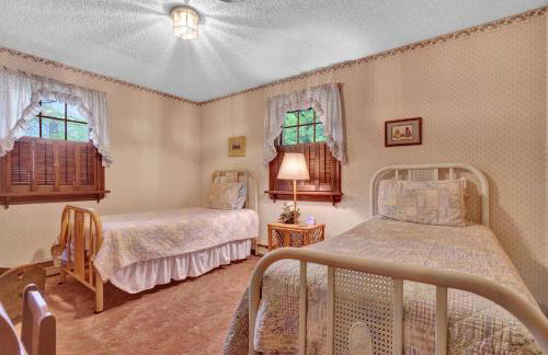 Spacious Antique Charm Home by Leavetown Vacations - Foto 7