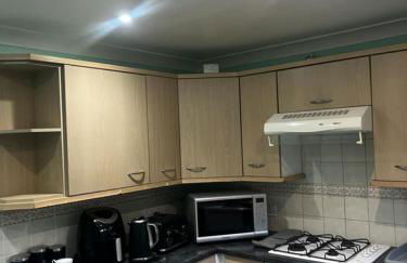 Brades Rise House - 3 bedroom house with 2 toilets with a private garden - Foto 17