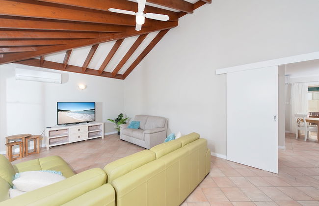 Occy's at Fingal Bay - Photo 9