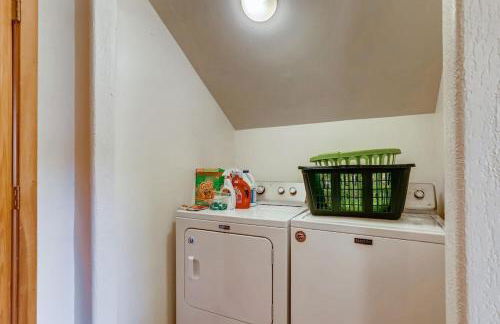 Lovely House Tucked in the Pines with Private Hot Tub - Pura Vida - Foto 9